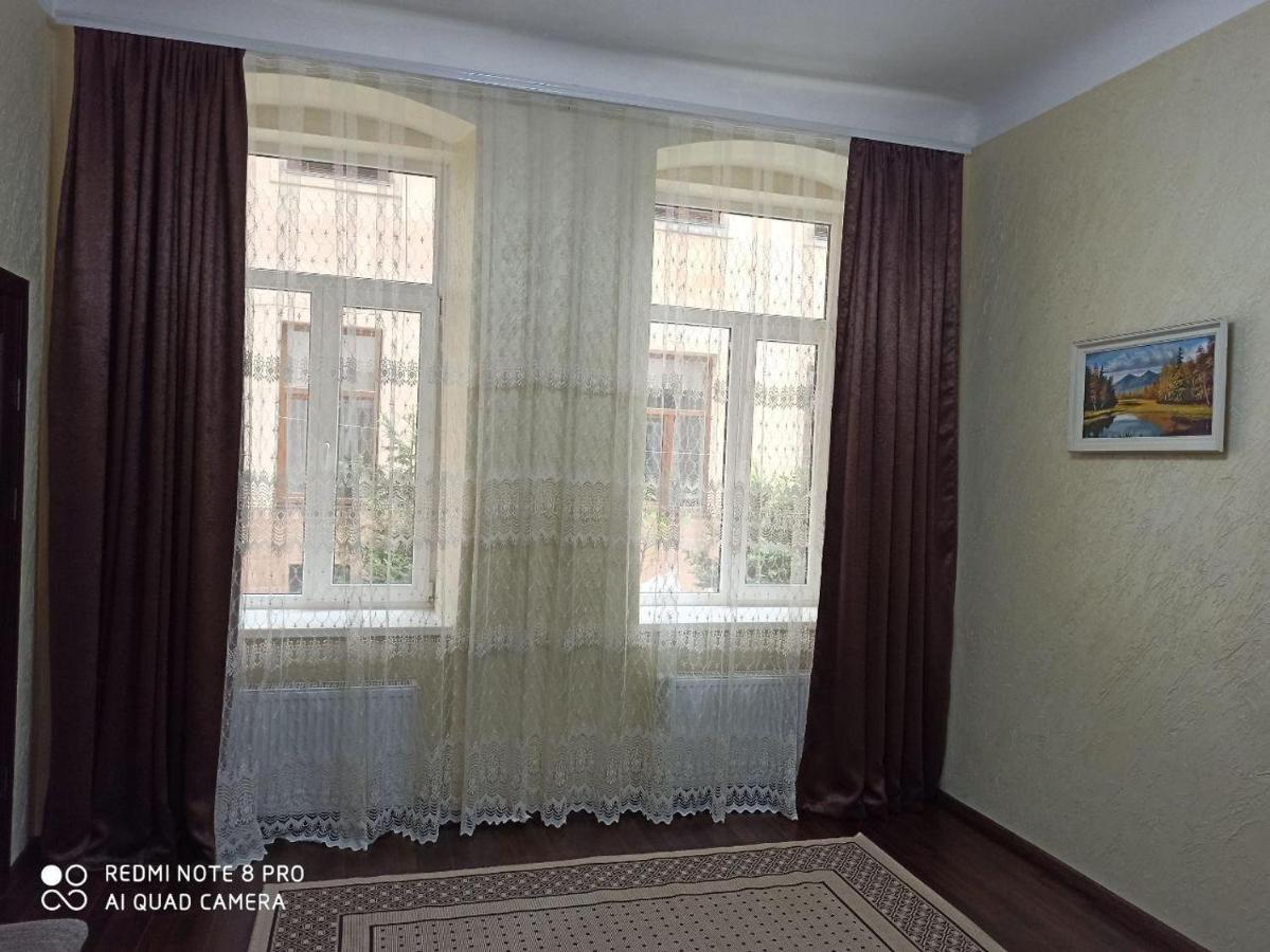 Квартира В Самом Центре Wi-Fi Apartment Chernivtsi Luaran gambar